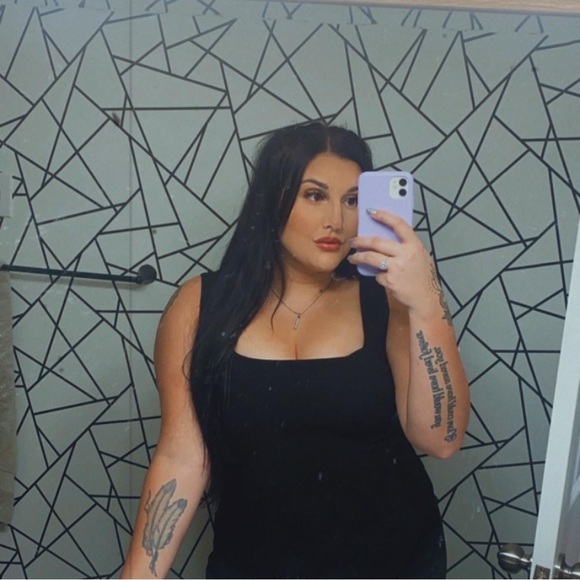 Meet your Posher, Jenna - Picture 1 of 2